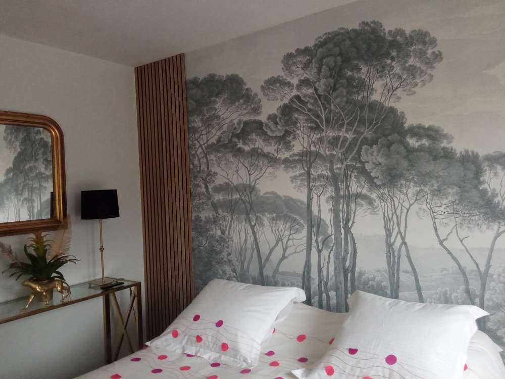 Skogslandskap nära Rom med nedåtgående sol