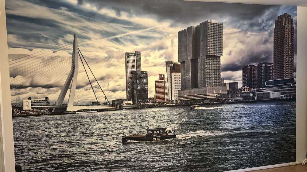 Skyline' Rotterdam med utsikt över Kop van Zuid i färg 