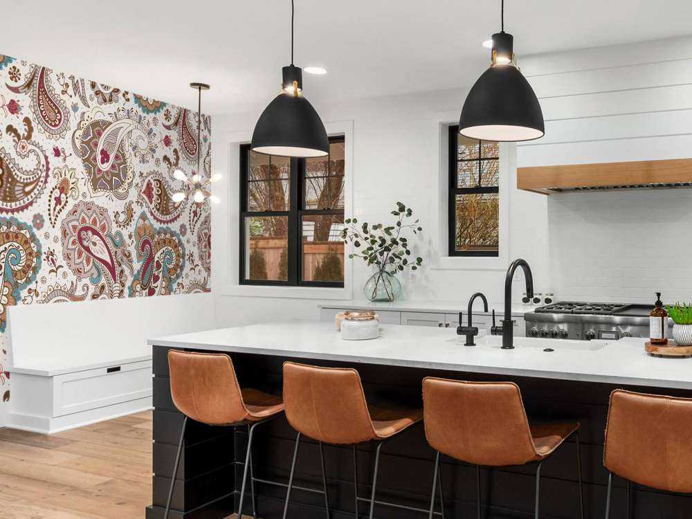 Färgade blommor i bakgrunden