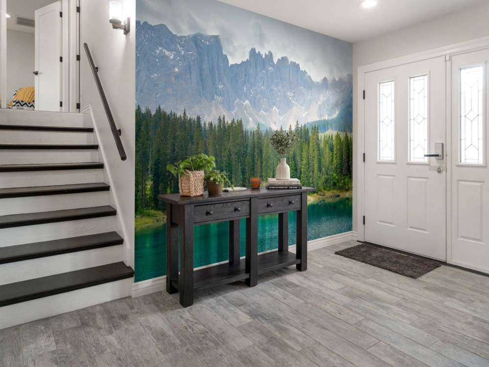 Trädrad vid en bergssjö