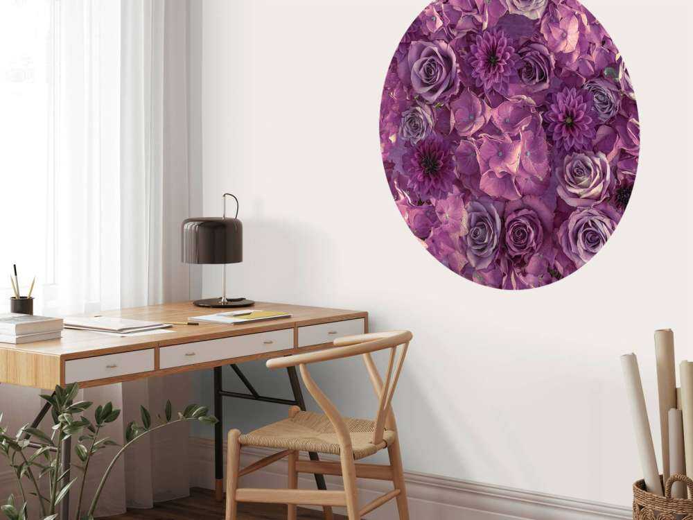 Lila hortensior, rosor och dahlior