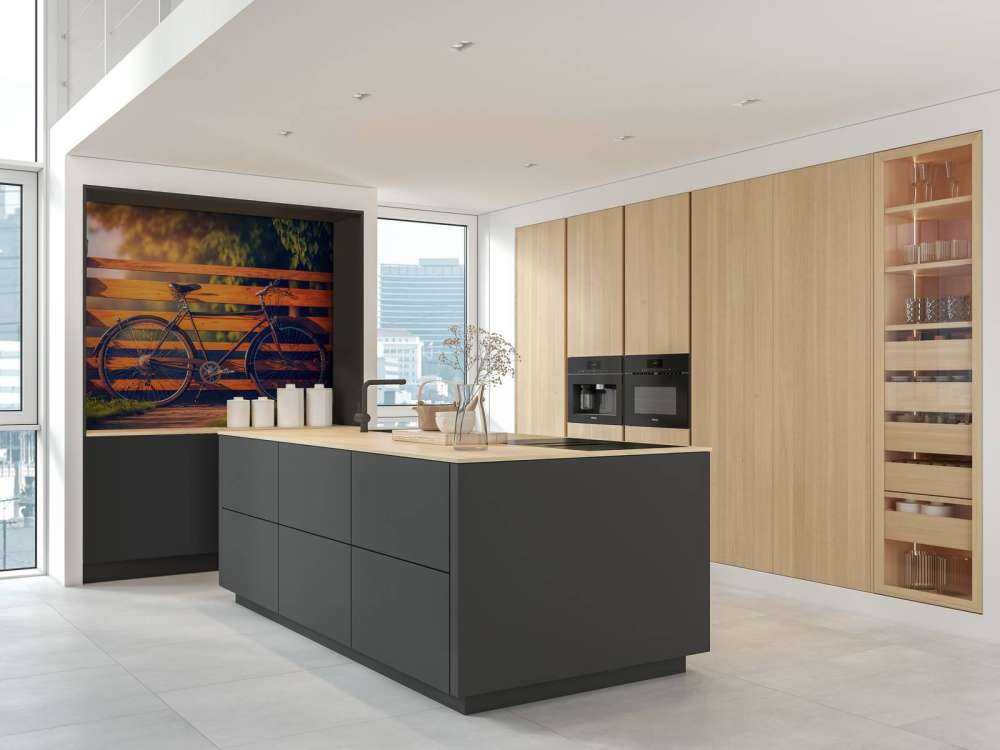 Cykel nära ett trästaket