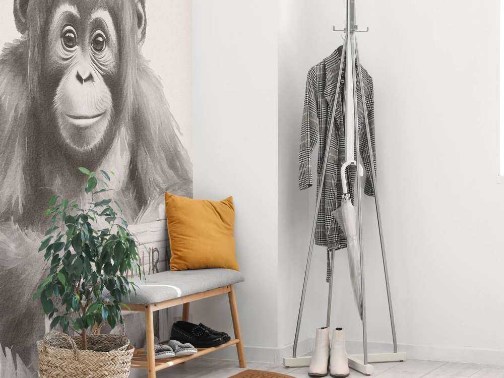 Orangutangunge i djungeln beige