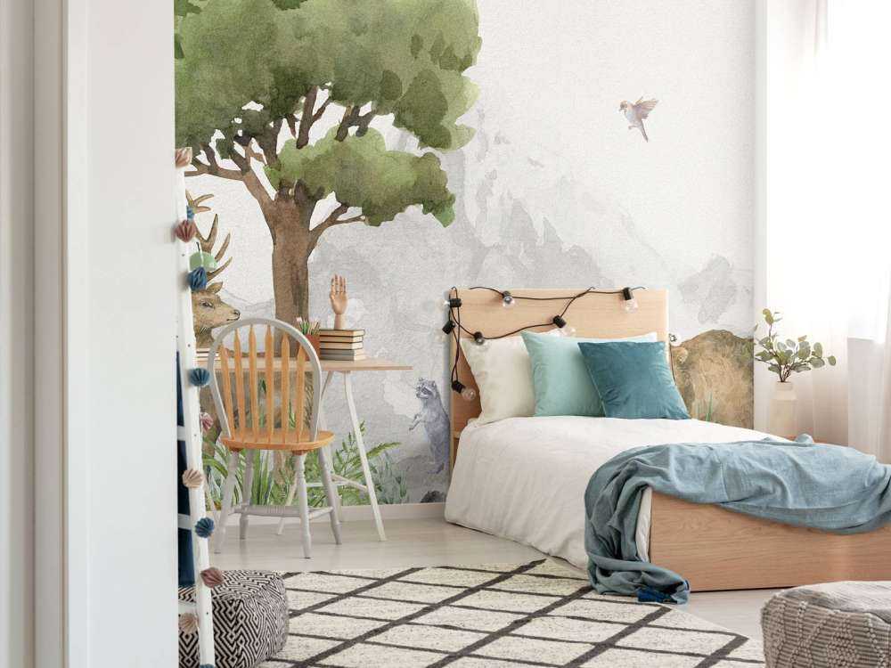 Skogsdyr nær et fjell