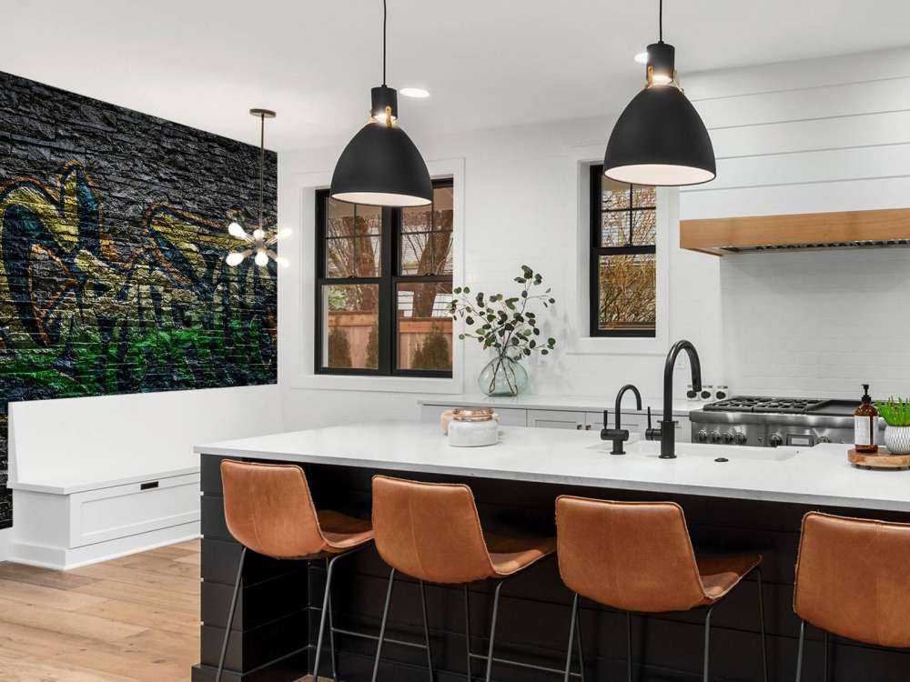 Graffiti på svarte steiner