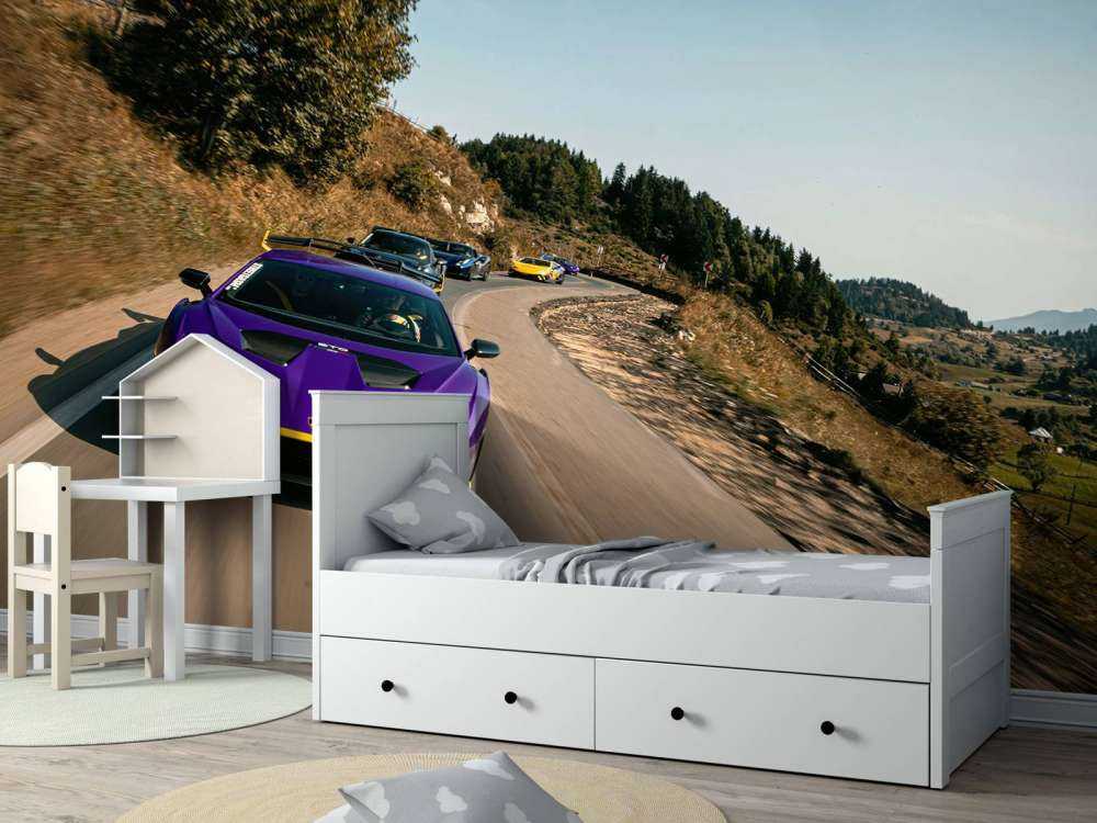 Superbil konvoi gjennom fjellene