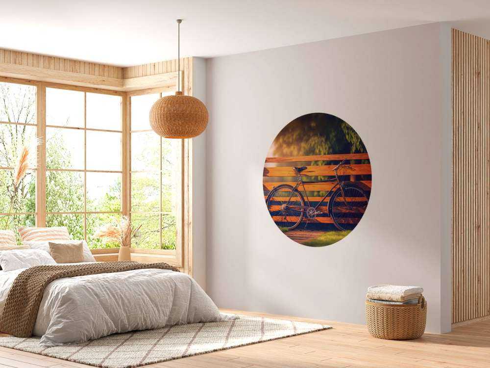 Sykle nær et tregjerde