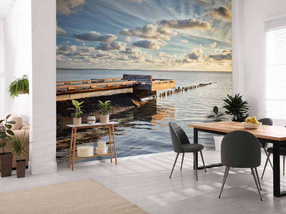 Brygge med vakre skyer