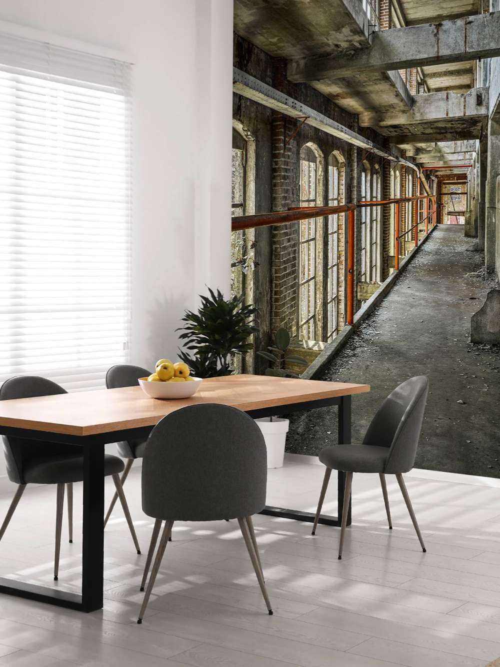 Gangvei i forlatt bygning