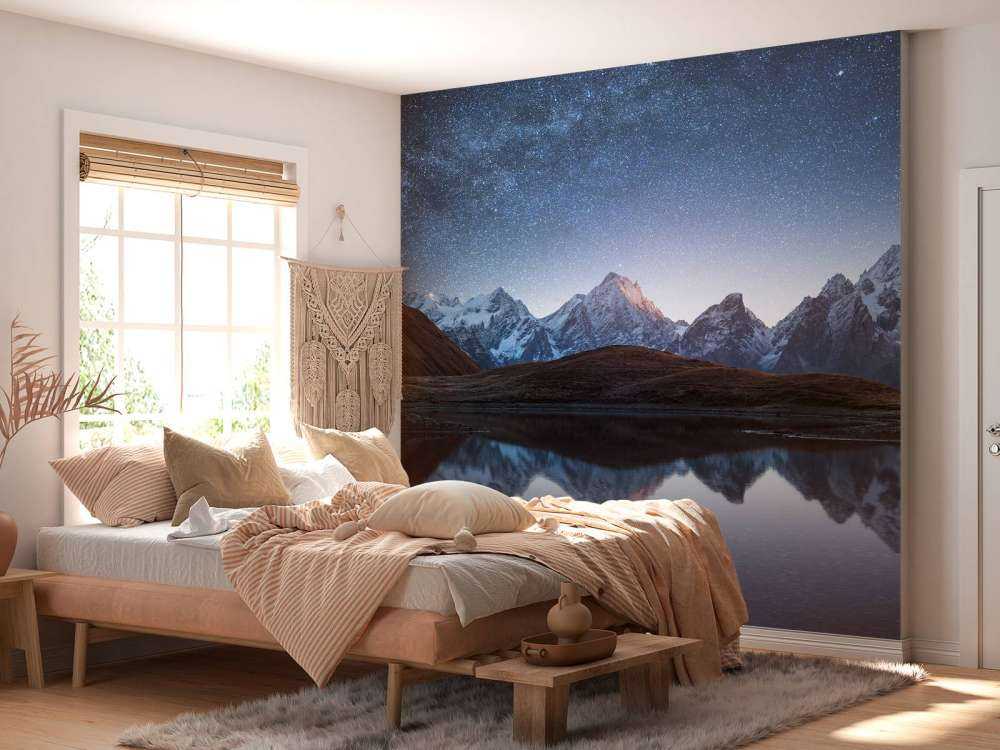 Bjerge med sne om natten