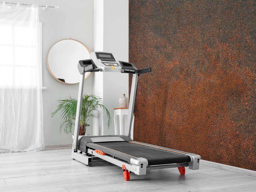 Närbild av gammal metallplatta.