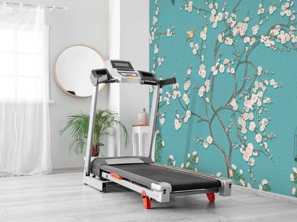 Tecknat blommande träd med fåglar