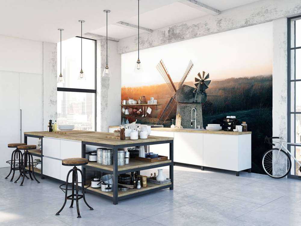 Väderkvarn i vackert ljus vid solnedgången