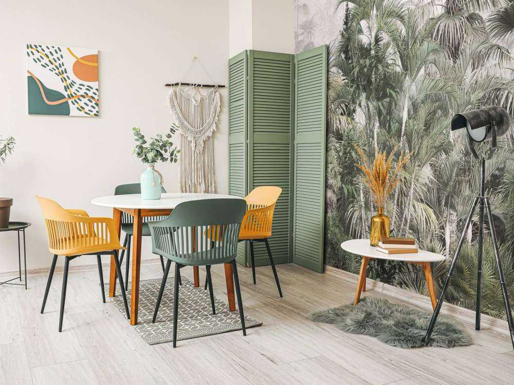 Viskande Grönt Dimmskog