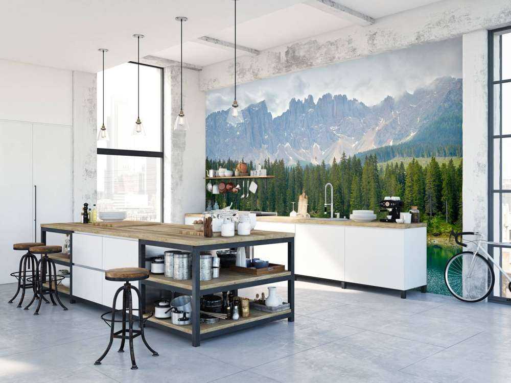 Trerekke ved fjellvann