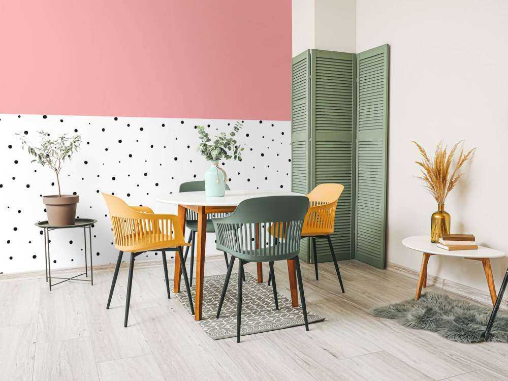 Rosa och vita områden med svarta prickar