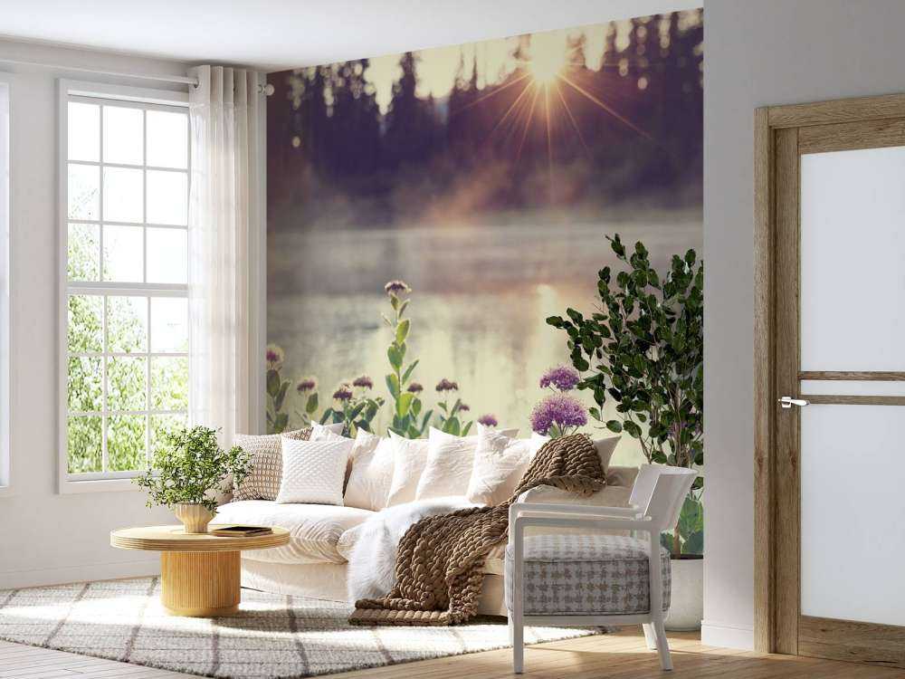 Fordampende sø med blomster
