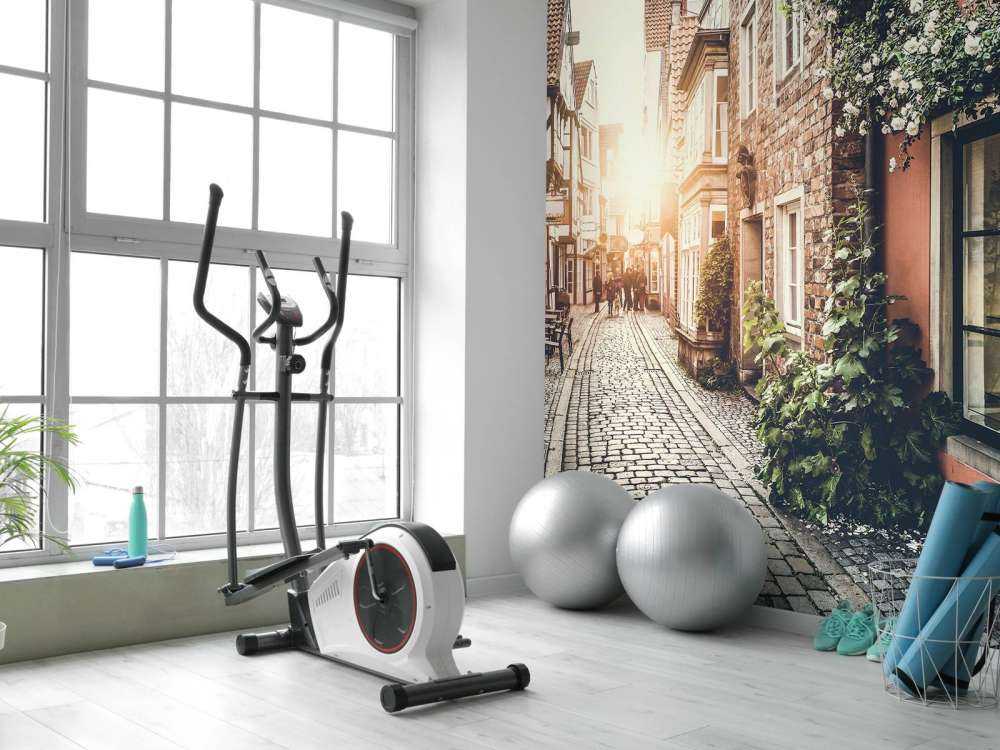 Solnedgang i en gammel gade