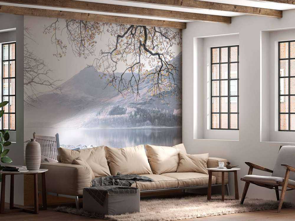 Bænk ved en stille sø