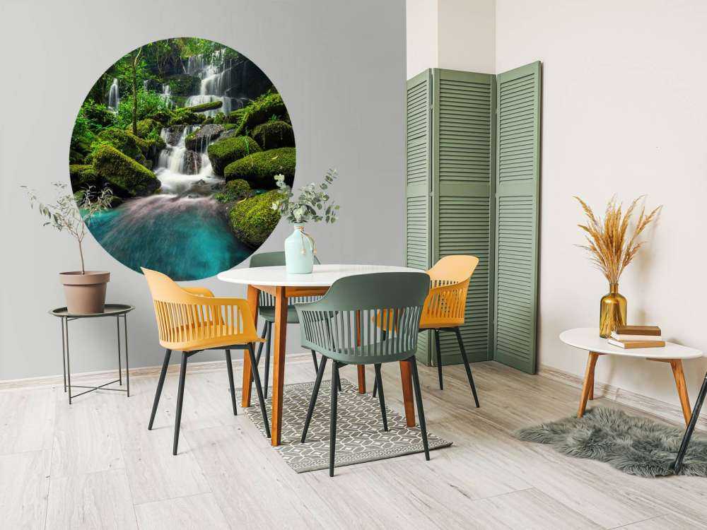 Vandfald i en jungle