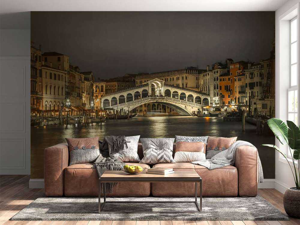 Rialtobroen om aftenen