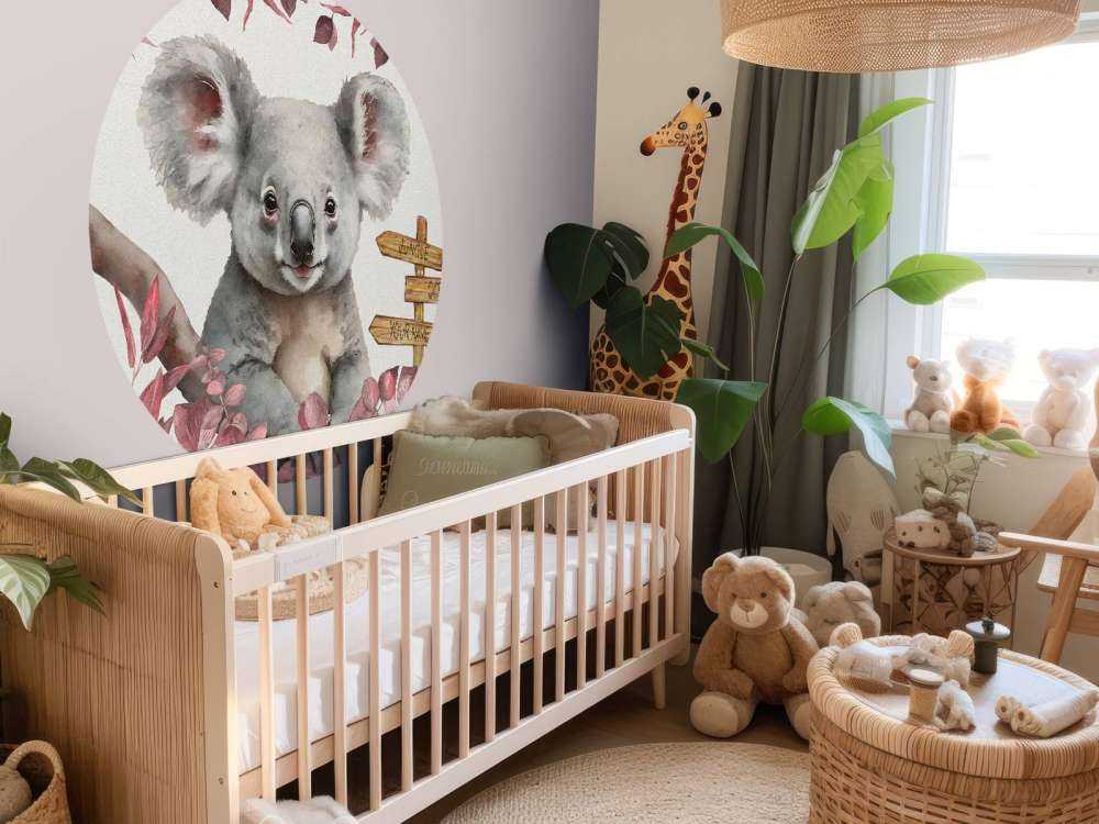 Baby koala i junglen lyserød
