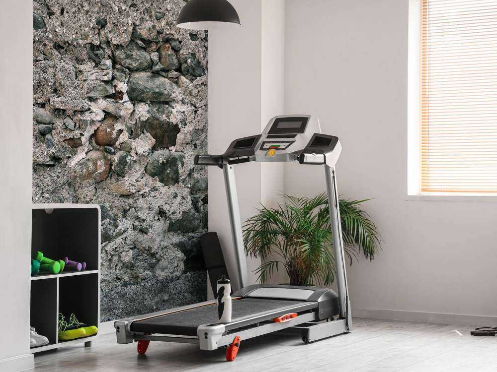 Mur med gamla stora stenar