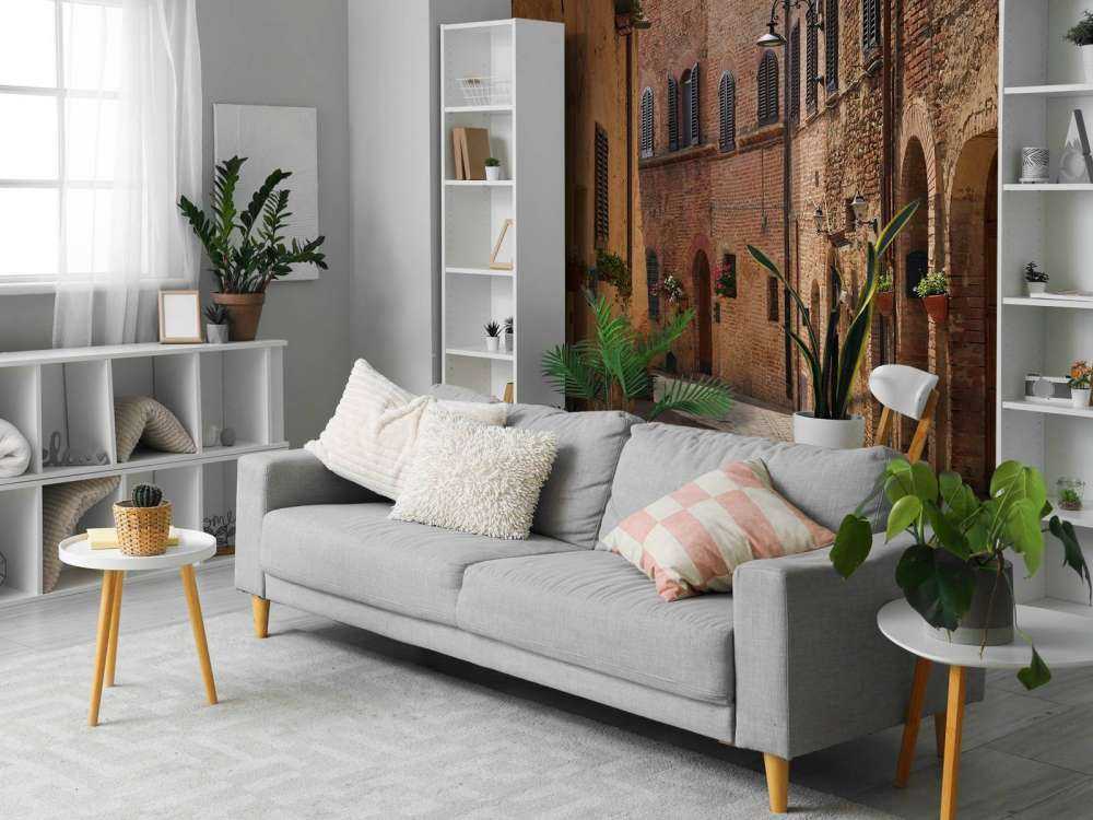 Klassisk gate med blomster