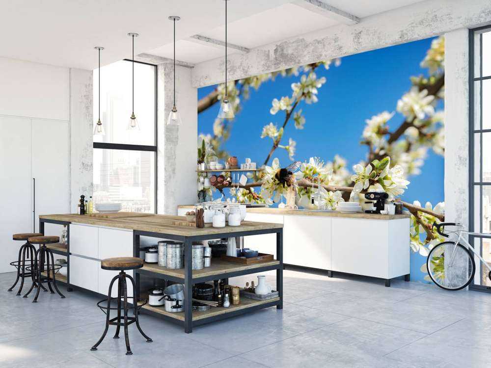 Humle med hvite blomster