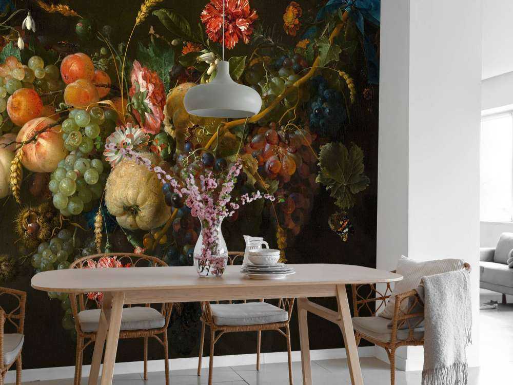 Krans av frukt med noen få blomster