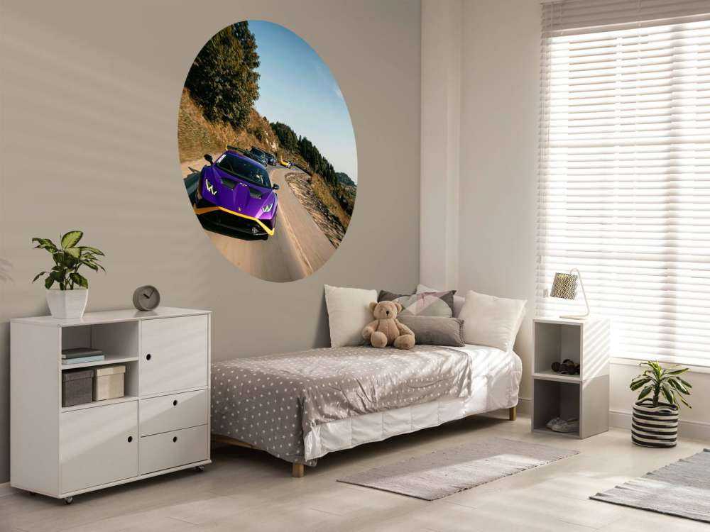 Superbil konvoi gjennom fjellene