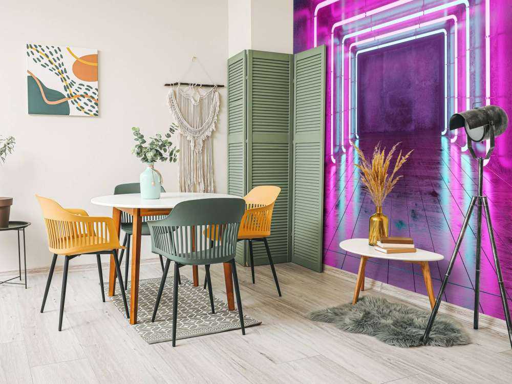 Betonrum med neonlys