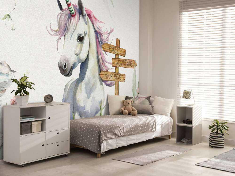 Baby-enhjørning med planter