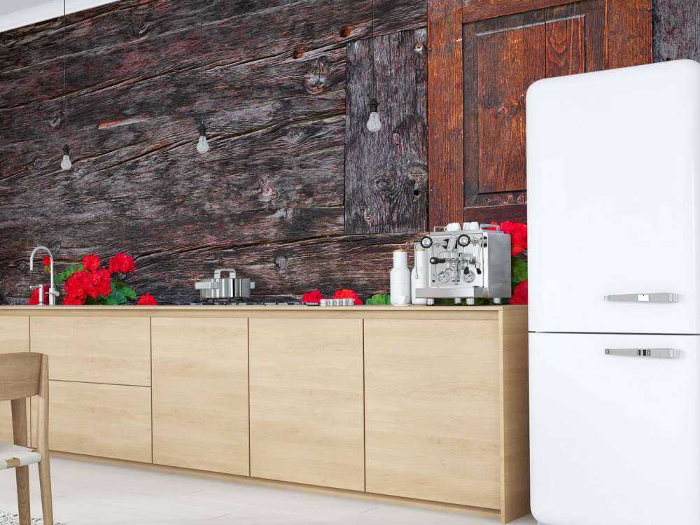 Gammalt trä med blommor