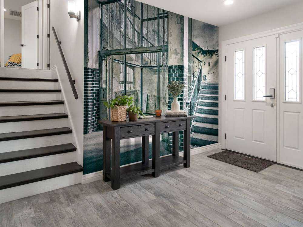 Gamla trappor och hisschakt