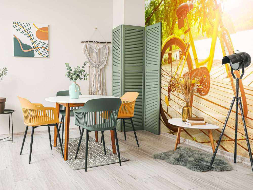 Gul cykel på brygga