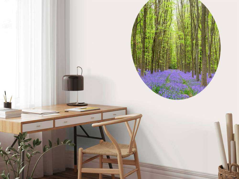Däckspår i skogen