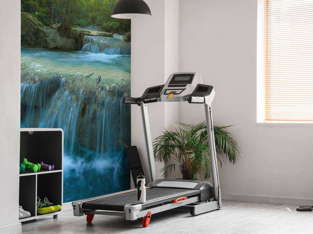 Vackert djupt vattenfall