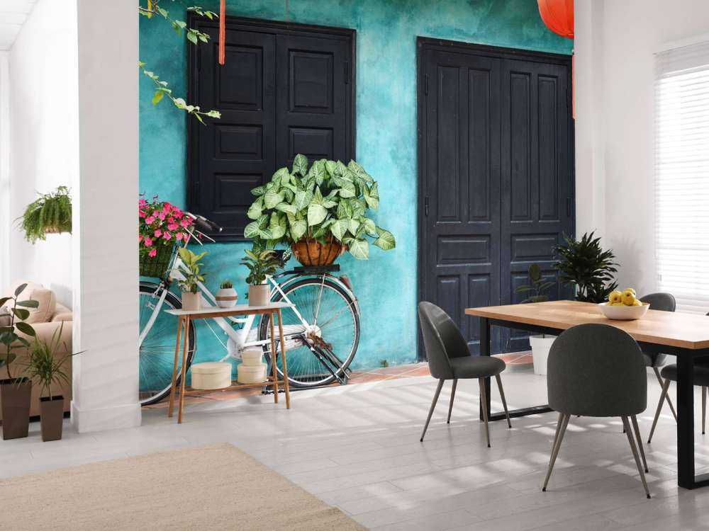 Gammel cykel ved et hus