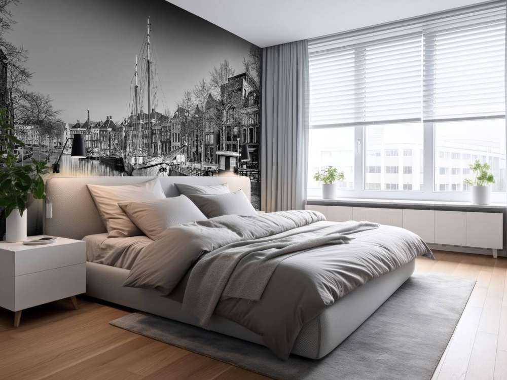 Historisch schip gelegen in de rivier de A in Groningen. In zwart wit. 