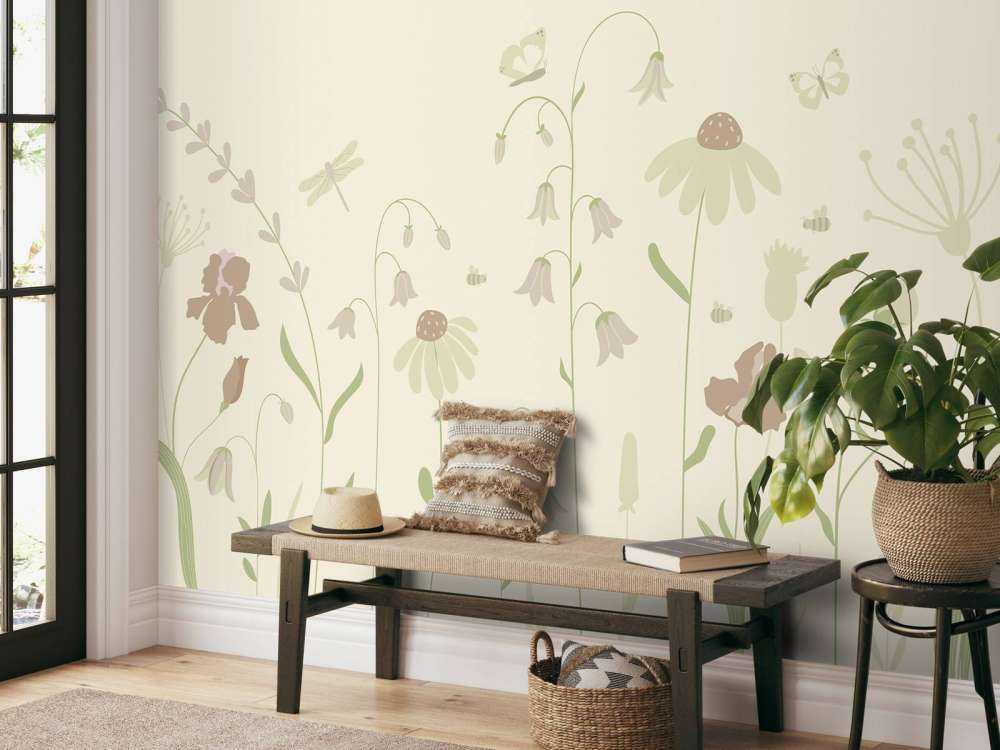 Blomsterfelt høyt med sommerfugler sand med gammelrosa