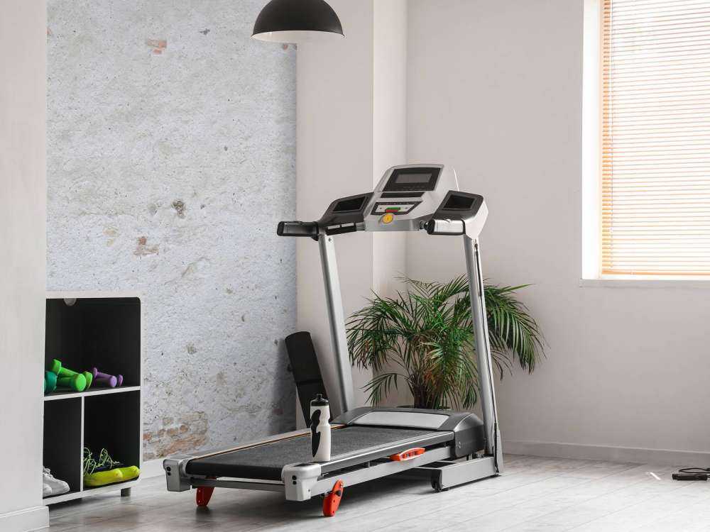 Gammel vegg med stukkatur