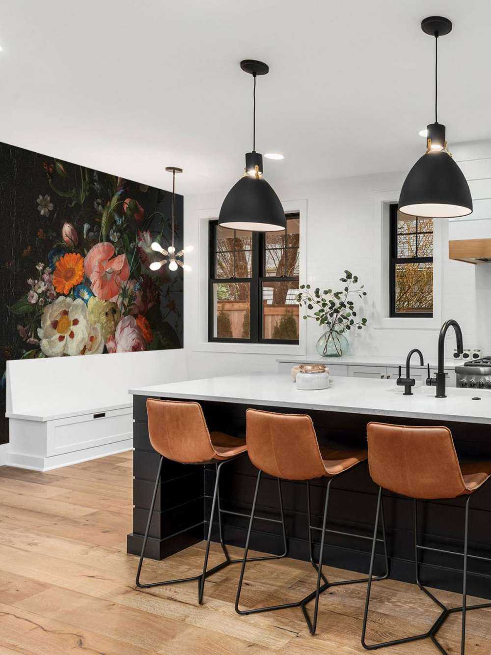 Stilleben med blomster på en marmor benkeplate