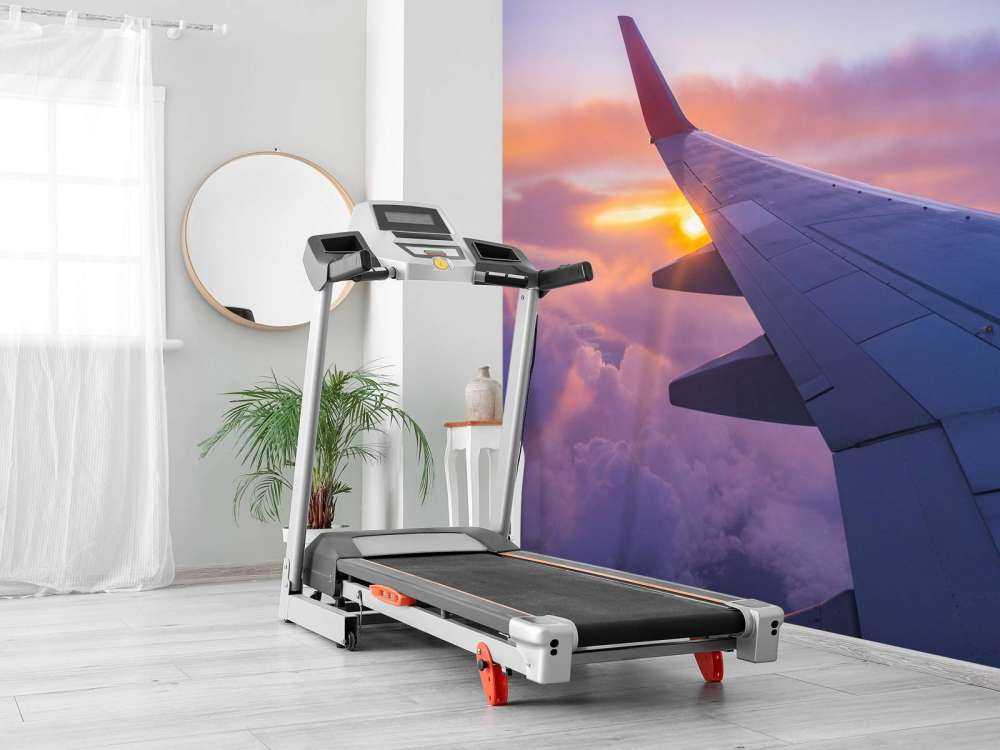 Flygende vinge i skyene