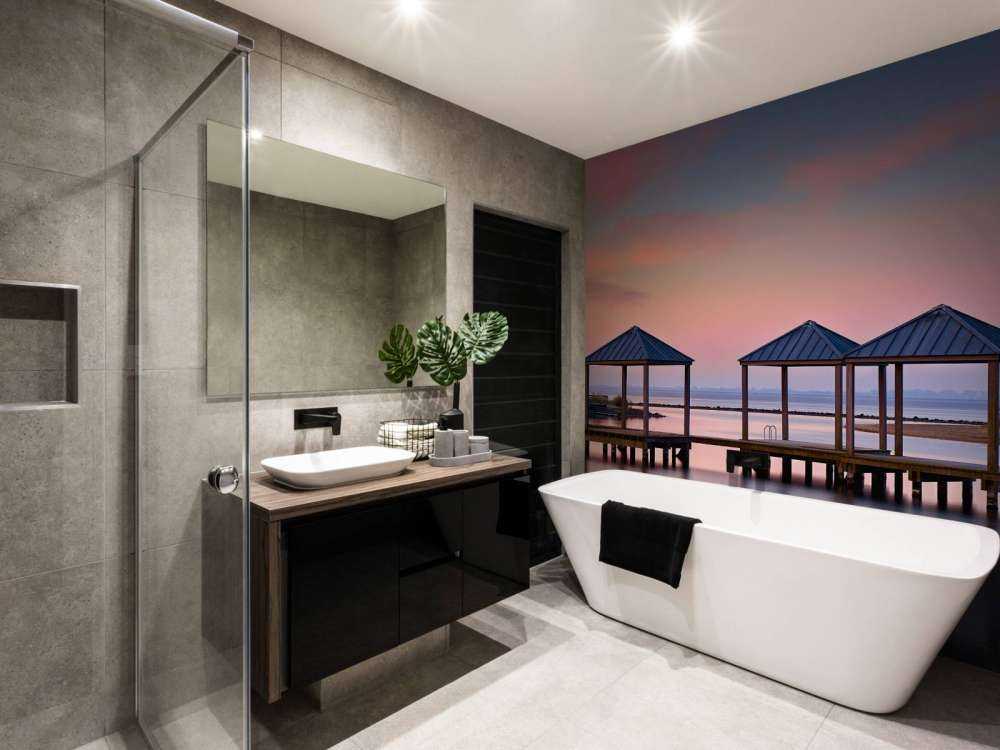 Svømning af anløbsbro ved solopgang