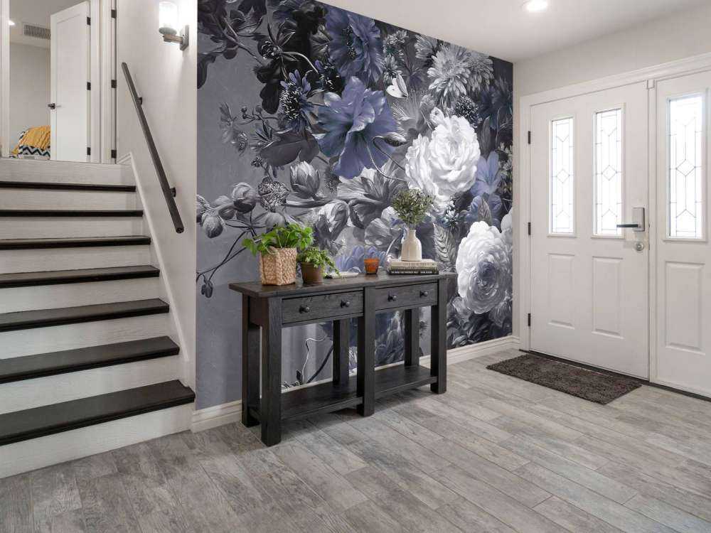 Stort blomsterarrangemang med vallmo Blå