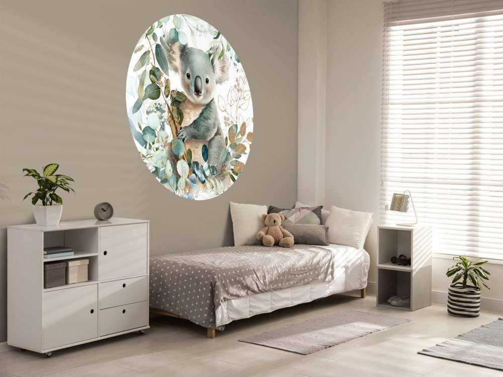 Söt koala i eukalyptus