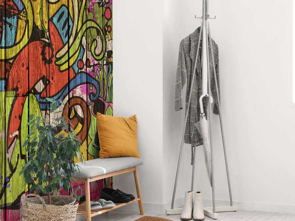 Graffiti från gatan på gammalt trä