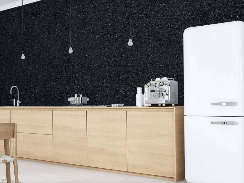 Mörk vägg med fina stenar