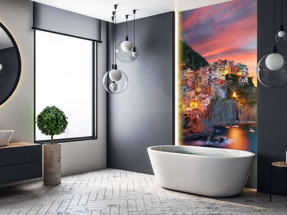 Italiensk stad vid solnedgången